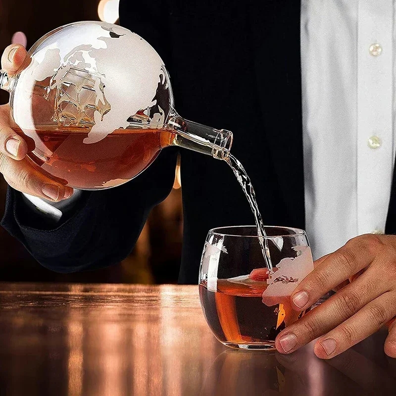 Набор креативных графинов в ви – обзор и цена Decanter Globe Set